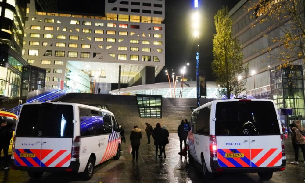 Ουτρέχτη: Η αστυνομία συνέλαβε δύο άτομα - Άνοιξε ο σταθμός